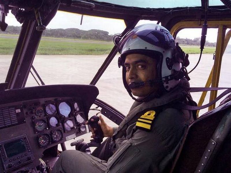 kerala floods : the pilot shares his feeling who saved 23 lives; is from maharashtra | महाराष्ट्राच्या सुपुत्राचा पराक्रम; हेलिकॉप्टर छतावर उतरवून देवदूत ठरलेला पायलट मराठमोळा शिलेदार