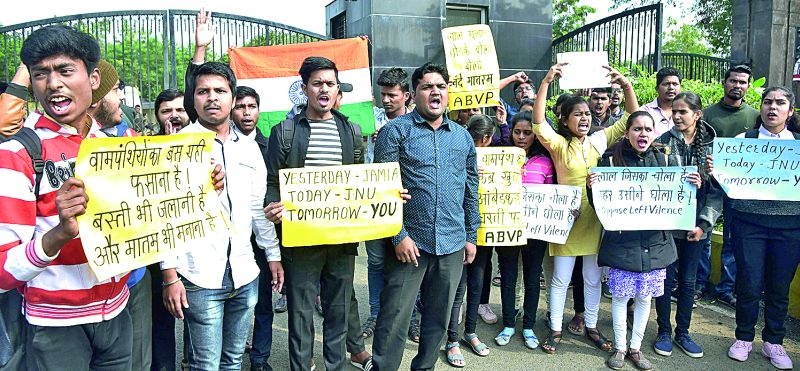 Nagpur University hot on 'JNU': agitation in campus | 'जेएनयू'वरुन नागपूर विद्यापीठ तापले : 'कॅम्पस'मध्ये आंदोलन