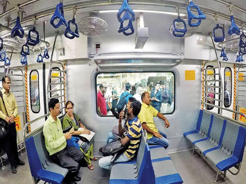 Ac stop working in mumbai local train passengers angry because of local issue | नावाचीच एसी, बाकी प्रवासी ‘घामाघूम’; तांत्रिक बिघाडामुळे पश्चिम रेल्वेवरील प्रकार
