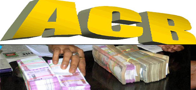 Three officers demanding a bribe of Rs 15,000 have been booked | १५ हजारांची लाच मागणाऱ्या तीन अधिकाऱ्यांवर गुन्हा दाखल