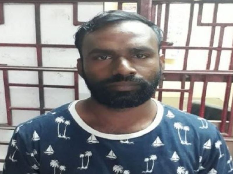 Molester Arrested, who was molesting a woman in the locality | लोकलमध्ये महिलेचा विनयभंग करणारा नराधम गजाआड