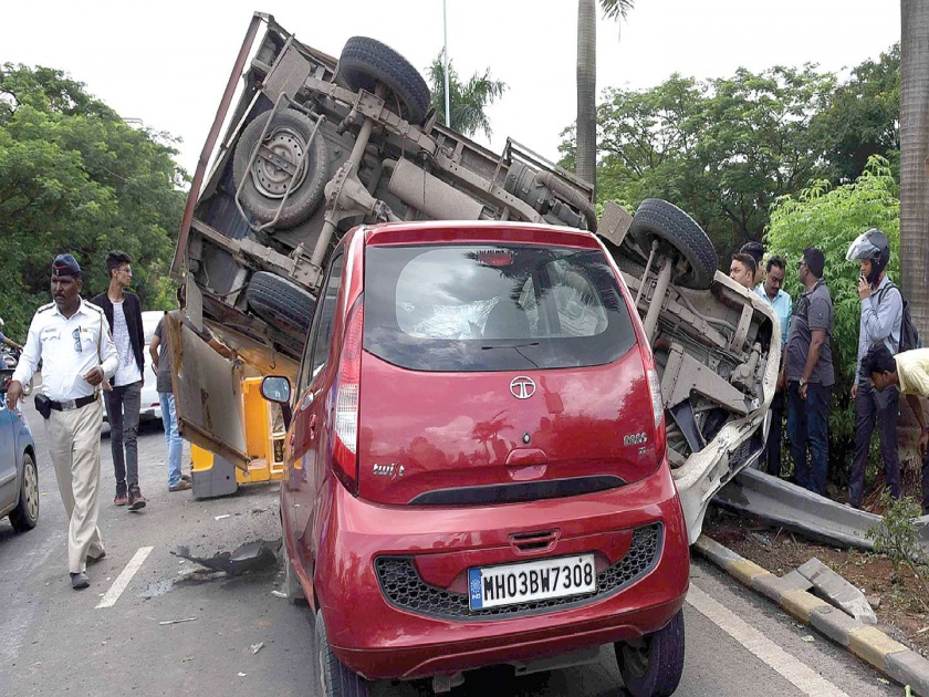 The accident rate in Navi Mumbai is lower, with 239 deaths in 744 accidents | नवी मुंबईत अपघातांचे प्रमाण निम्म्यावर, ७४४ अपघातांमध्ये २३९ जणांचा मृत्यू
