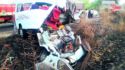 Two accidents in Pune-Bangalore highway, two killed | पुणे-बेंगलोर महामार्गावर दोन अपघातांत, दोन ठार