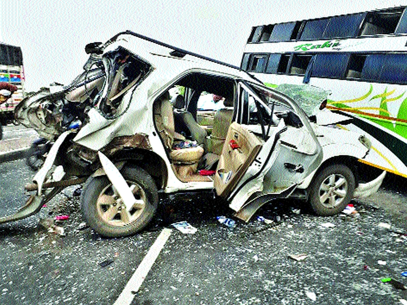 Accident of Congress leader's car | काँग्रेस नेत्यांच्या गाडीला अपघात