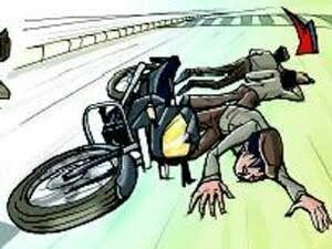 death of two wheeler rider in an accident | हेल्मेट न घातल्याने तरुणाचा अपघातात मृत्यू