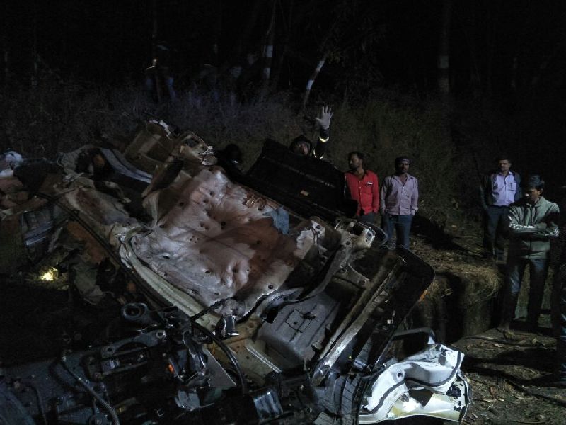 Accident at Somatek Phata on Mumbai-Pune Expressway; 1 killed one killed | मुंबई-पुणे द्रुतगती मार्गावर सोमाटणे फाटा येथे अपघात; 1 ठार 1 जखमी