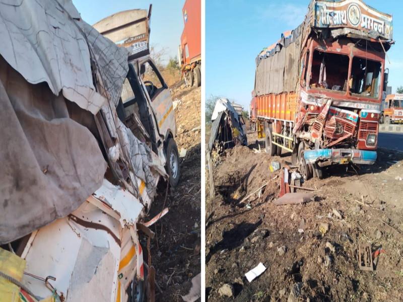 Put a curse on those who return from Goddarshan at Gudipadwa; Accident on Pune-Nagar Highway, 4 killed in Shirur | गुढीपाडव्याला देवदर्शन करून परतणाऱ्यांवर काळाचा घाला; पुणे - नगर महामार्गावरील अपघातात शिरूरच्या चौघांचा मृत्यू