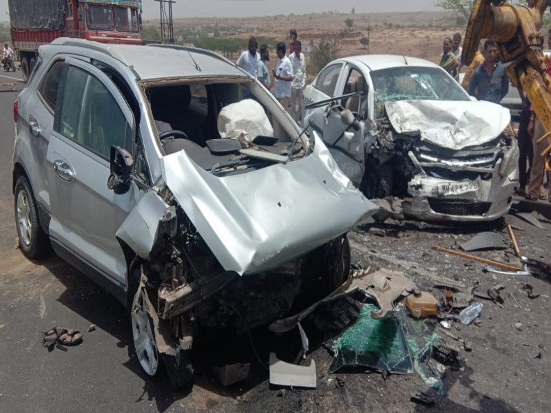 Terrible accident on Pune Solapur highway Vehicle shattered 1woman death three seriously injured | पुणे सोलापुर महामार्गावर भीषण अपघात; वाहनांचा चक्काचूर, महिलेचा मृत्यू तिघे गंभीर जखमी