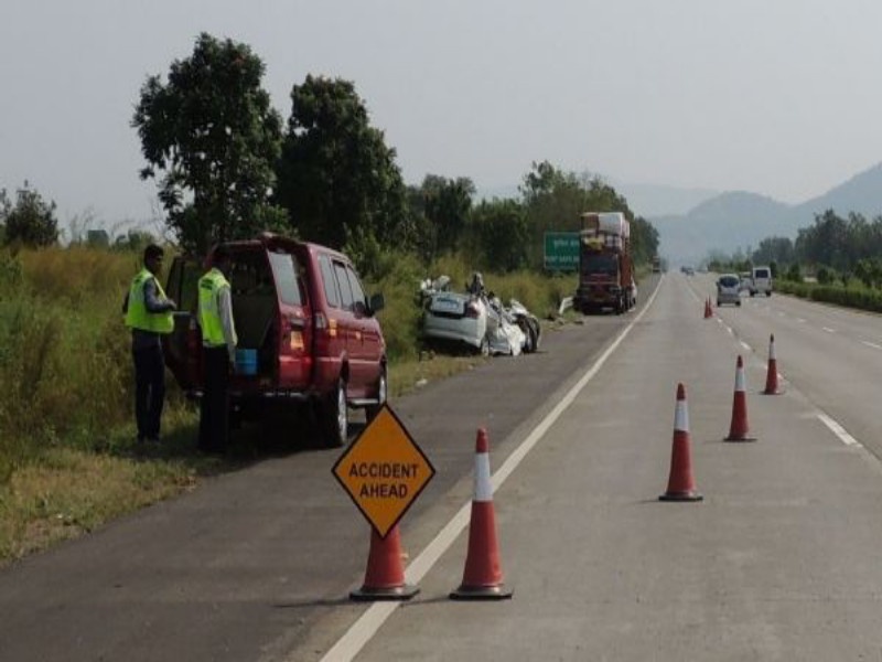 accident increased due to cross the speed limit on the expressway | वेग मर्यादेचे उल्लंघन एक्सप्रेस वे वर ठरतेय जीवघेणे 
