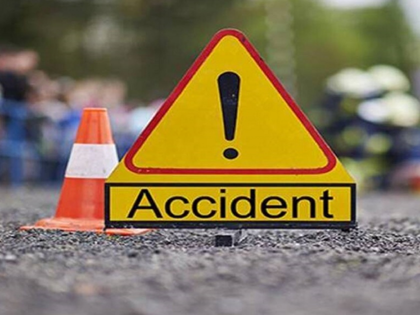 One died on the spot after the two-wheeler fell on the turn of road | वळण रस्त्यावर दुचाकी घसरून एकाचा जागीच मृत्यू 