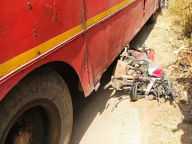 The two brothers, who were going for Diwali shopping, were crushed by the bus | दिवाळीच्या खरेदीस जाणाऱ्या दोघा भावांना भरधाव बसने चिरडले