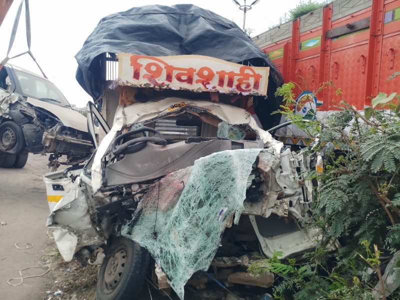 Four died in truck accident; Incident on Nagar-Kalyan route | मालवाहू ट्रक- टेम्पोच्या भीषण अपघातात चार जण ठार; नगर-कल्याण मार्गावरील घटना