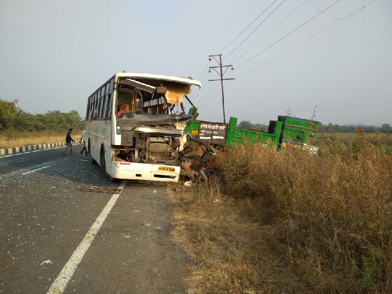 Death of Sahanand Vikas Amte in Swanandanavanan bus accident in Anandvan | आनंदवनमधील स्वरानंदनवनच्या बसला अपघात, विकास आमटे यांच्या सहकाऱ्याचा मृत्यू