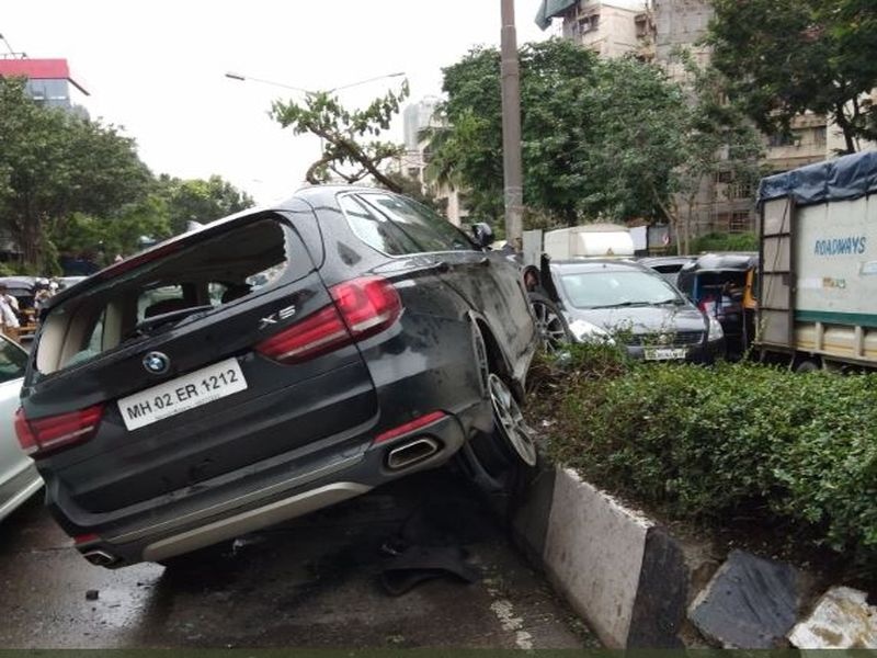 Car accident due to speeding of the actor Siddharth Shukla | अभिनेता सिद्धार्थ शुक्लाच्या भरधाव वेगामुळे कारचा अपघात 
