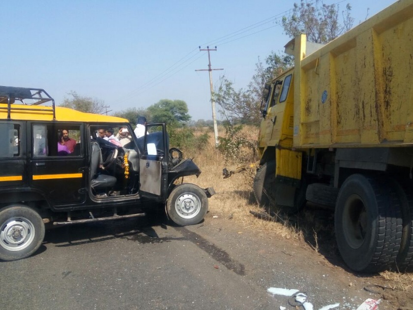 Kollipi-Tipper Accident on Dagaanga-Mehkar Road; Eight people injured | डोणगाव -मेहकर मार्गावर काळीपिवळी- टिप्पर अपघात; आठ जण जखमी