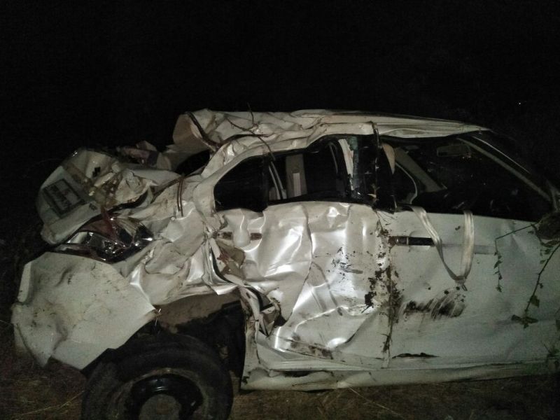 Accelerated two cars accident near fresh petrol pump; Two killed | द्रुतगतीवर ताजे पेट्रोलपंपाजवळ दोन कारचा अपघात; दोन ठार