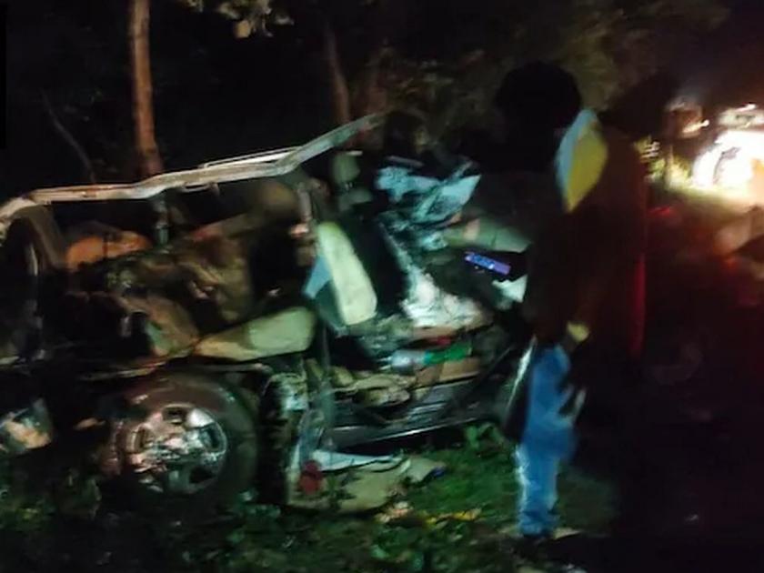 Accident: While going to a wedding in Chhattisgarh, a terrible accident, a car collided with a truck, 10 members of the same family died | Accident: छत्तीसगडमध्ये लग्नाला जात असताना भीषण अपघात, कारला ट्रकची धडक, एकाच कुटुंबातील १० जणांचा मृत्यू 