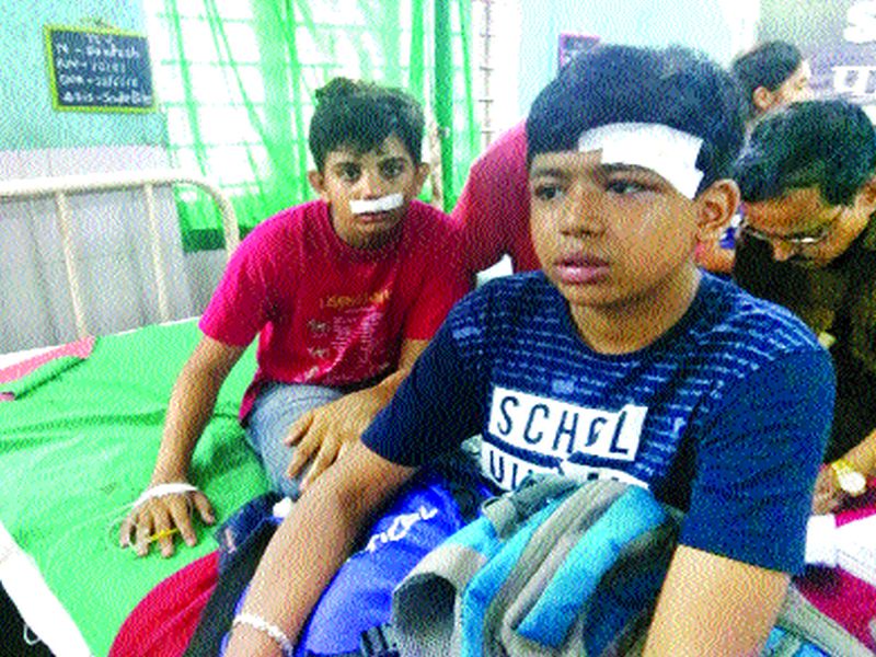 Three friends of Bhiwandi were injured first for the first time | प्रथमच एकटे बाहेर पडलेले भिवंडीतील तीन मित्र जखमी