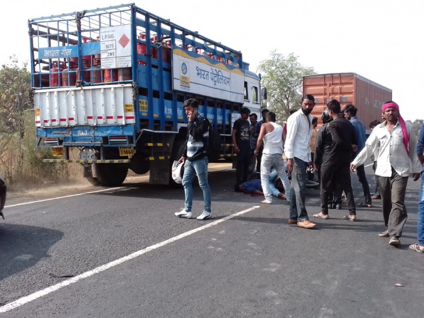 One killed by a truck on the national highway | राष्ट्रीय महामार्गावर ट्रकच्या धडकेने दुचाकीस्वार ठार 