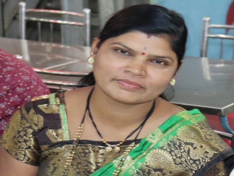women death in tanker - two-wheeler accident at Aurangabad | भरधाव टँकरने दुचाकीस्वार महिलेस चिरडले