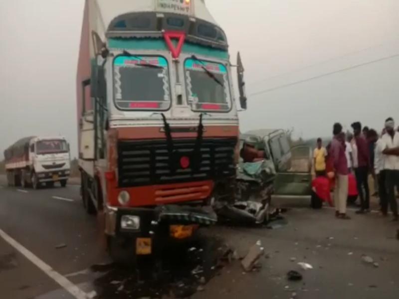 Kalamb Kabaddi player's car accident at Bijapur; Death of both; Two serious | दुर्दैवी! कबड्डीपटुंच्या गाडीला विजापूर येथे अपघात; दोघांचा मृत्यू; दोन जण गंभीर 