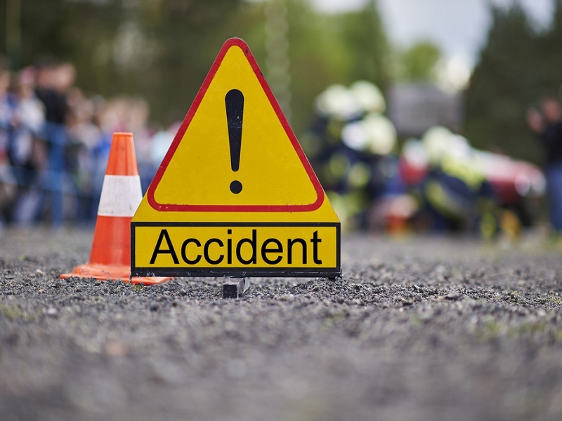 Accident on Shikrapur to Chakan road, two on two wheeler killed in collision with unknown vehicle | Pune: शिक्रापूर-चाकण रस्त्यावर अज्ञात वाहनाच्या धडकेत दुचाकीवरील दोघांचा मृत्यू