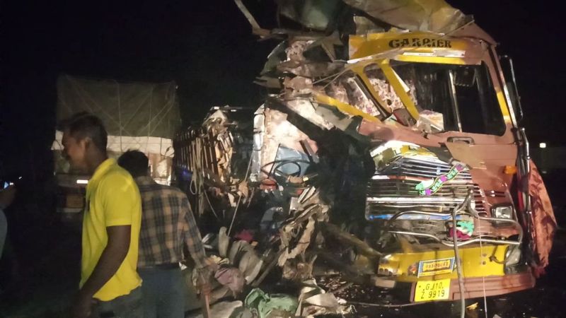 Buldhana: Two trucks hit on the National Highway near Malkapur; One killed, two injured | बुलडाणा : मलकापूरजवळ राष्ट्रीय महामार्गावर दोन ट्रकची धडक; एक ठार, दोन जखमी