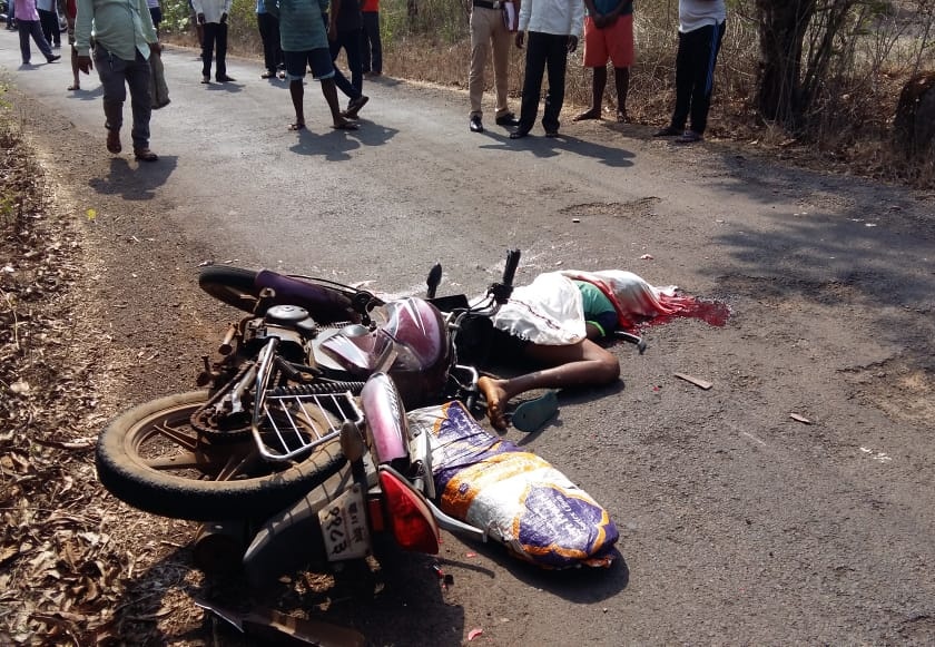Dumper-two-wheeler collides in Sangameshwar taluka | संगमेश्वर तालुक्यात डंपर-दुुुुचाकीत धडक, भीषण अपघातात दुुुचाकीस्वार जागीच ठार