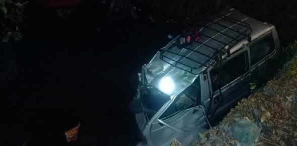Eight injured in tractor-car accident near Wai Dhom Road Bhogaon in Satara | सातारा : ट्रॅक्टर-कारचा भीषण अपघात, आठ जण जखमी