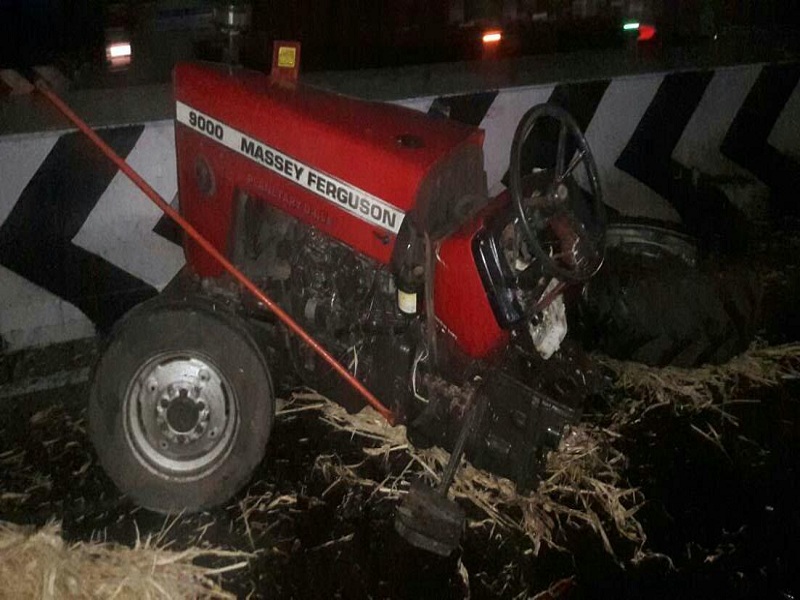 In a truck-tractor accident near Yedashi, three people were killed | येडशी जवळ ट्रक-ट्रॅक्टर अपघातात तिघे ठार
