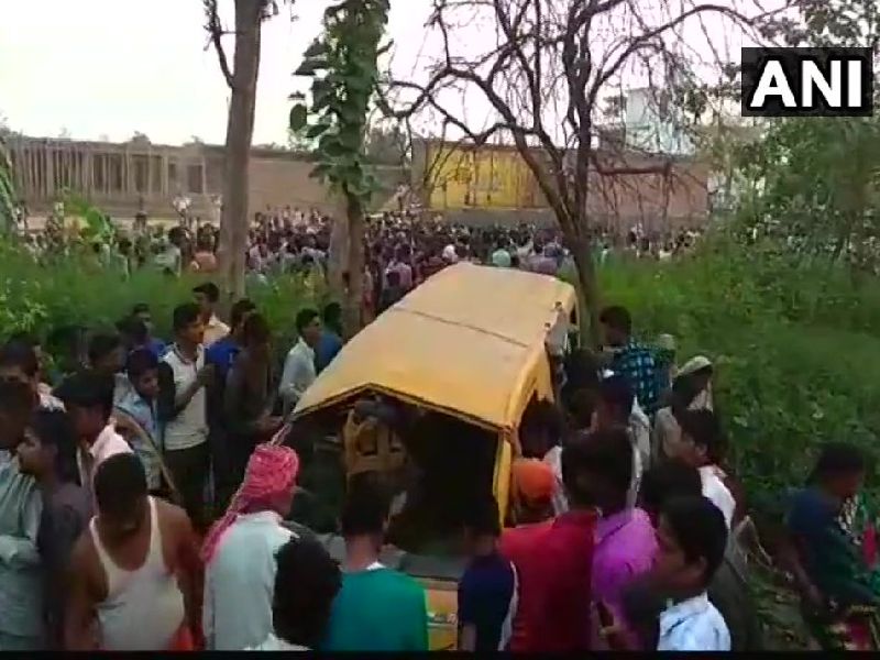13 students die in accident in uttar Pradesh | व्हॅनची पॅसेंजरला धडक, उत्तर प्रदेशातील भीषण अपघातात 13 विद्यार्थ्यांचा मृत्यू 