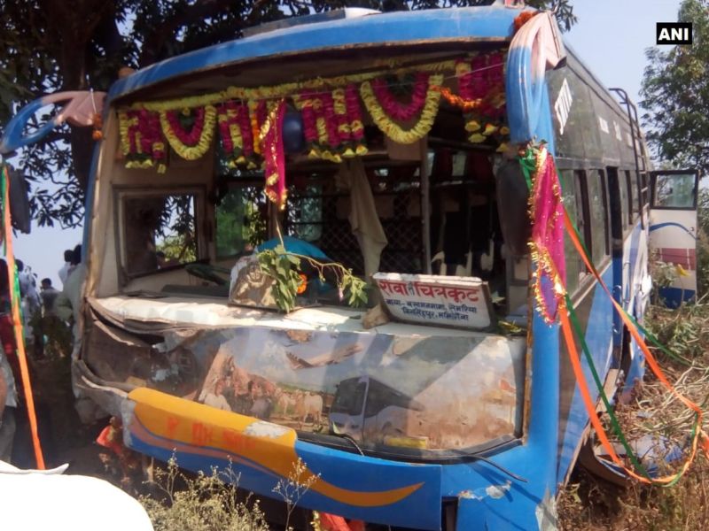 More Seven children and bus driver was killed after a bus met with an accident in Satna | मध्य प्रदेशमध्ये स्कूलबस आणि बसचा भीषण अपघात, सात विद्यार्थी आणि बस ड्रायव्हरचा मृत्यू  