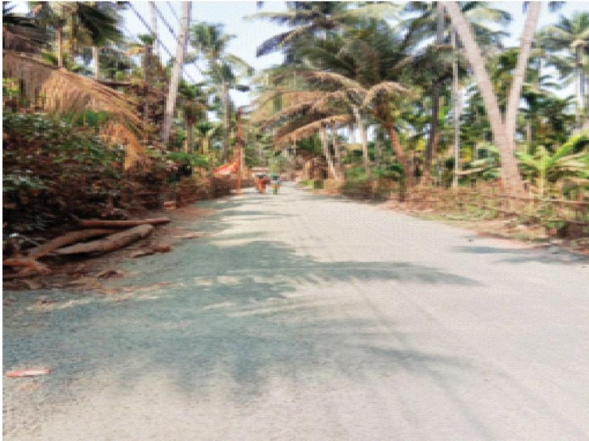 Finally repairing the road at Diveagar; Asphalting of the main road leading to the beach | अखेर दिवेआगर येथील रस्त्याची दुरुस्ती; समुद्रकिनारी जाणाऱ्या मुख्य मार्गाचे डांबरीकरण