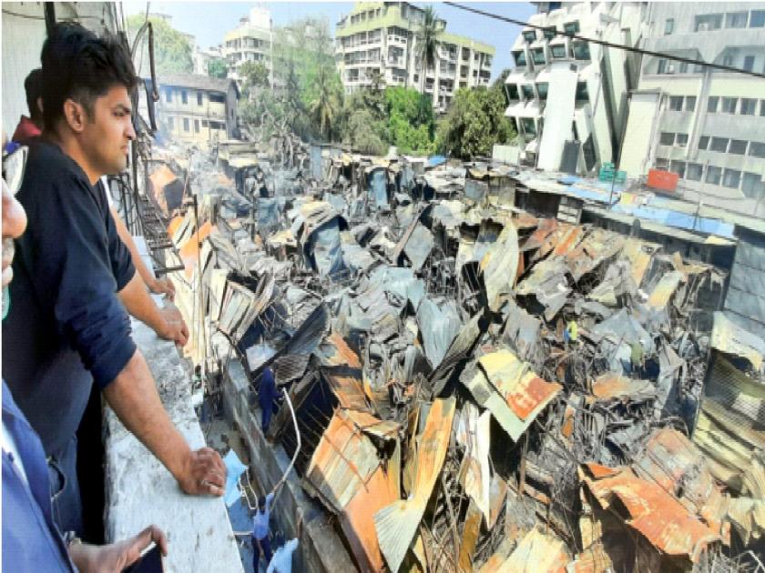 Pune Fire: 500 shops burnt down in Pune fire; Billions lost and another officer killed | Pune Fire: पुण्यातील अग्निकांडात ५०० दुकाने भस्मसात; कोट्यवधीचं नुकसान अन् अधिकाऱ्याचा मृत्यू 