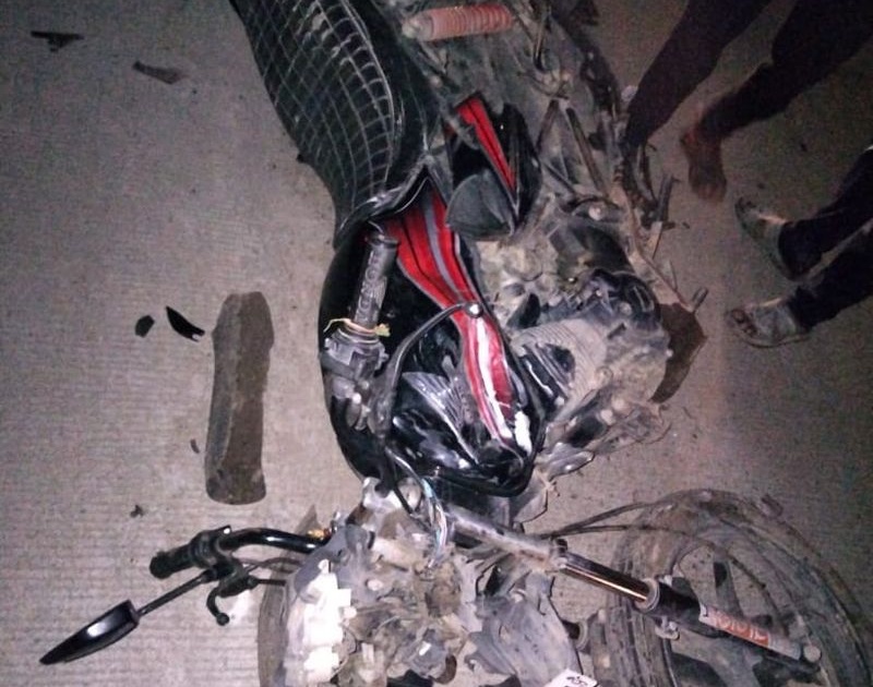 One killed, two seriously injured in two-wheeler accident | दुचाकीच्या भीषण अपघातात एक ठार, दाेन गंभीर जखमी