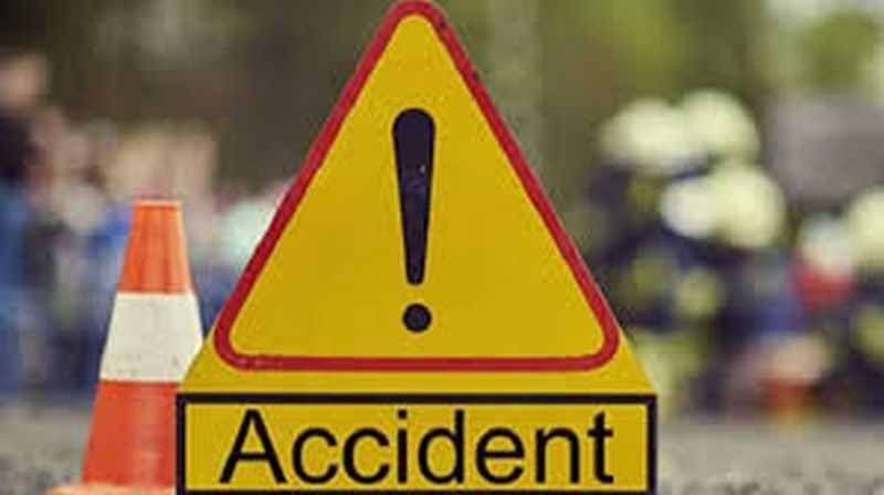 One killed in truck-bike accident | ट्रक-दुचाकी अपघातात एक ठार