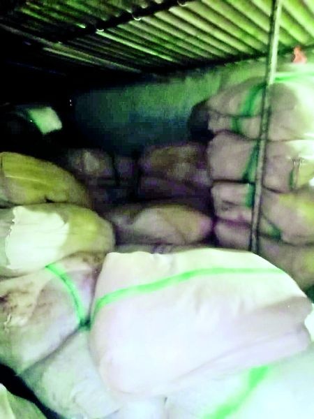 74 lakh Pan Masala and fragrant tobacco seized in Nagpur | नागपुरात ७४ लाखांचा पान मसाला व सुगंधित तंबाखू जप्त 