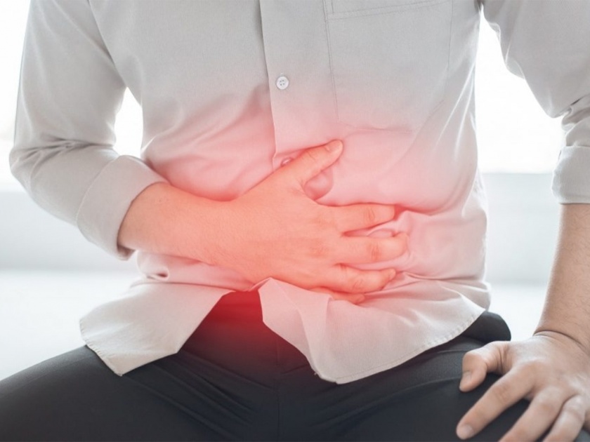 Causes of gastritis problem relief tips diet control polluted air bad habits constipation | सकाळी उठताच पोटात फार जास्त गॅस तयार होतो? या कारणांकडे करू नका दुर्लक्ष