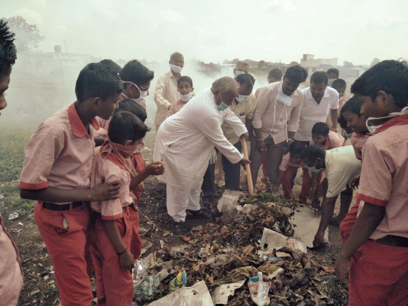 150 ton garbage collection in cleanliness campaign in Godatai Colony in Solapur | सोलापूरात गोदुताई वसाहतीमधील स्वच्छता मोहिमेत १५० टन कचरा संकलन 