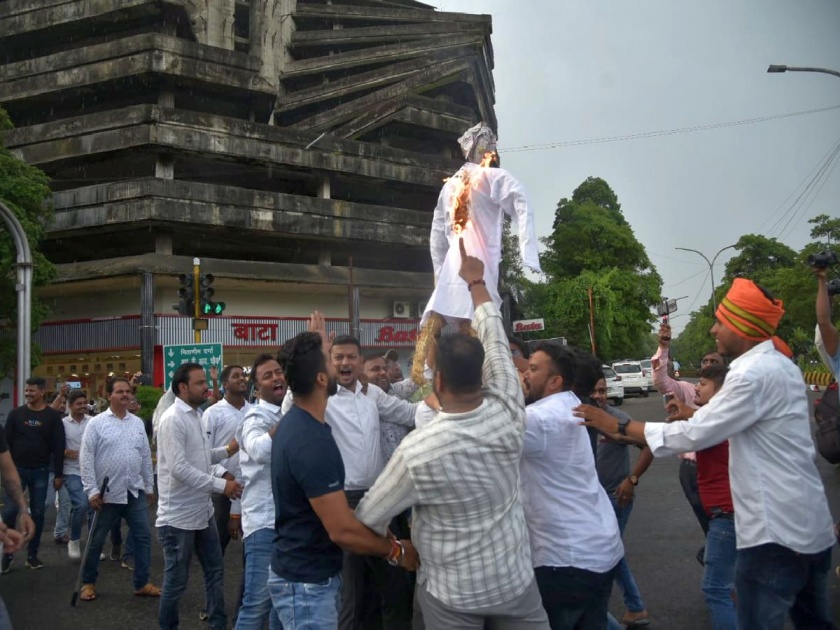 controversial statement about president Draupadi Murmu; bjp burn effigy of congress leader Adhir Ranjan Chowdhury in nagpur | राष्ट्रपती द्रौपदी मुर्मूंबाबत वादग्रस्त विधान; भाजप आक्रमक, नागपुरात काँग्रेस नेत्याचा पुतळा जाळला