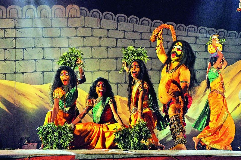 Nagpur plays in tribal art and folk music | आदिवासी कला आणि लोकसंगीतात रंगले नागपूर 