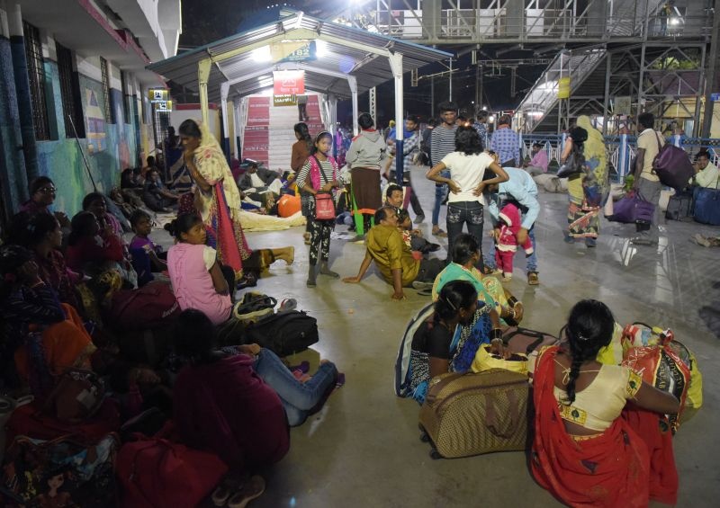 Gadkari arranged 'special train' for tribals | आदिवासींसाठी गडकरींनी चालविली ‘स्पेशल ट्रेन’