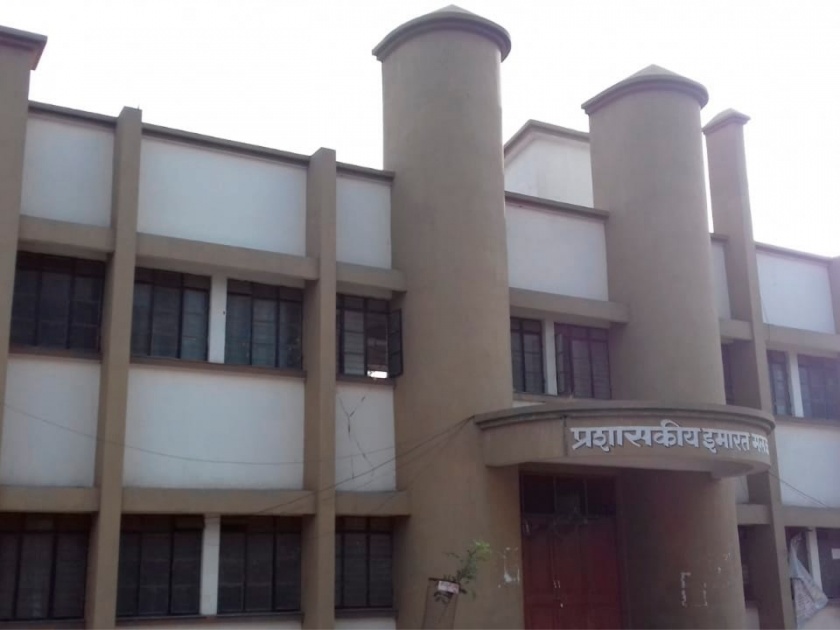 Malkapur administrative building without 'toilet' | मलकापुरात कोट्यावधीची प्रशासकीय इमारत ‘टॉयलेट’ विना!