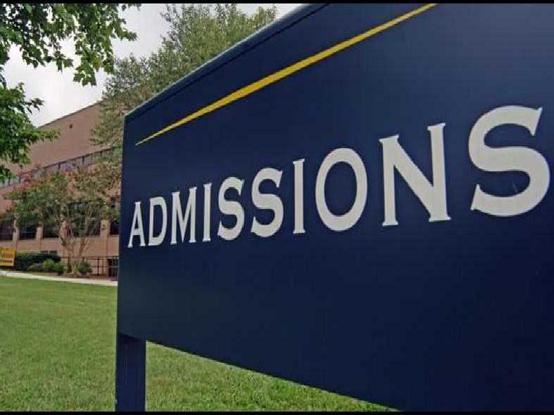 More admissions than capacity in FYJC , education department complaints | अकरावीत क्षमतेपेक्षा जास्त प्रवेश, शिक्षण विभागाकडे तक्रारी