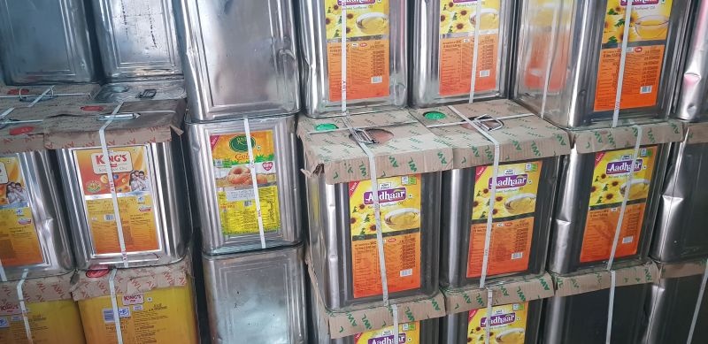 Worth Rs 92,000 adulterated edible oil seized in Nagpur | नागपुरात भेसळयुक्त ९२ हजारांचे खाद्यतेल जप्त 