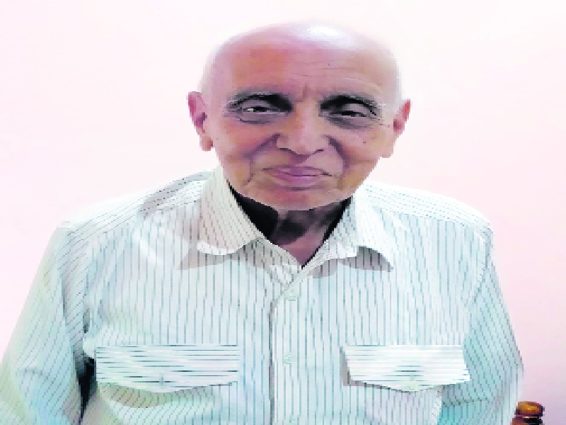Avlaliya, who passed the exam on the 90th year | ९० व्या वर्षी विधिची परीक्षा देणारा अवलिया