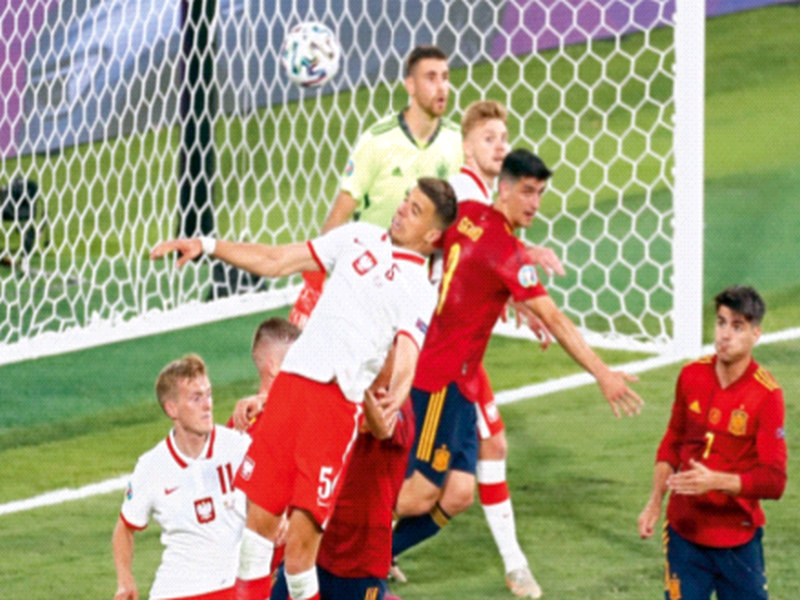 Euro Cup- Poland held strong Spain to a draw; Lewandowski's goal was decisive | युरो चषक- पोलंडने बलाढ्य स्पेनला बरोबरीत रोखले; लेवानदोवस्कीचा गोल ठरला निर्णायक