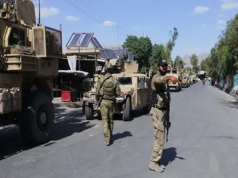 At Least 20 Killed In Taliban Ambush Of Afghan Police Convoy | अफगाणिस्तानमध्ये पोलिसांच्या ताफ्यावर दहशतवादी हल्ला, 20 जणांचा मृत्यू