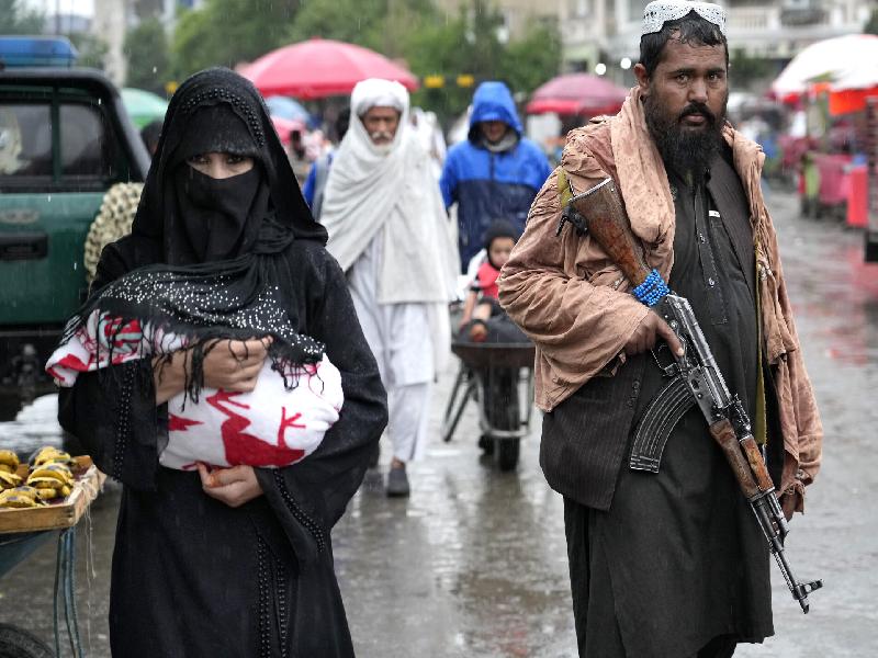 Adultery women will be stoned to death law more cruel in afghanistan | ‘व्यभिचारी’ महिलांना दगडांनी ठेचून मारणार; कायदा अधिक क्रूर!