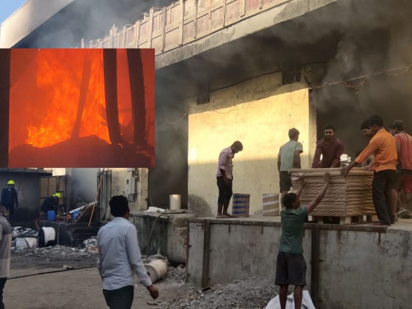 Bhiwandi godown fire fire brigade to control the fire | भिवंडीत गोदामाला भीषण आग ; आगीवर नियंत्रणासाठी अग्निशमन दलाचे शर्थीचे प्रयत्न